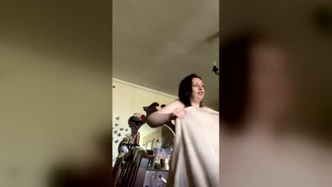 please subscribe to my fansly  please no video or photos must be recorded or re sold online show from April 17, 1:02 pm