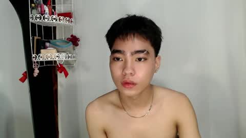 mingkla_man online show from April 6, 7:48 pm