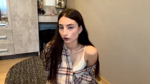 Snapshot of minhblomme chatting on October 2, 4:55 am Emilia online show from October 2, 4:55 am