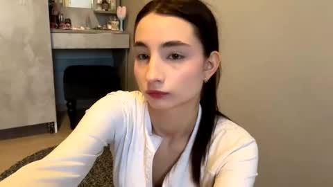 Snapshot of minhblomme chatting on October 6, 4:30 am Emilia online show from October 6, 4:30 am