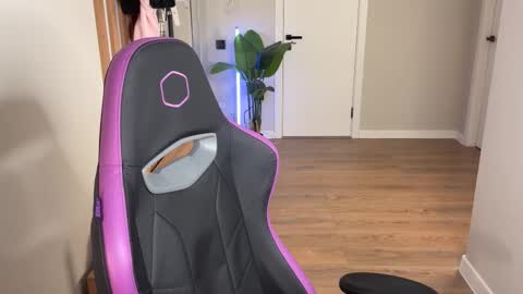 Cleo online show from October 22, 2:19 pm