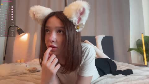 Cleo online show from April 4, 2:24 pm