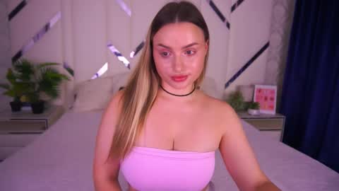 minifox_ online show from November 8, 8:39 am