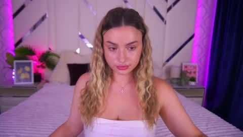 minifox_ online show from September 22, 6:28 am