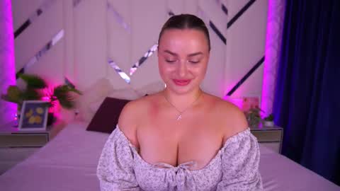 minifox_ online show from September 28, 6:22 am