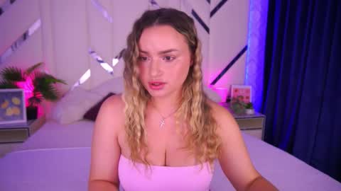 minifox_ online show from October 12, 7:45 am