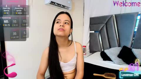 minilove_01 online show from November 13, 12:30 pm