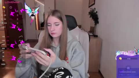 Lisa online show from February 13, 2:42 pm