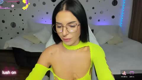 Snapshot of mira_fantasy chatting on October 14, 4:26 am mira_fantasy online show from October 14, 4:26 am