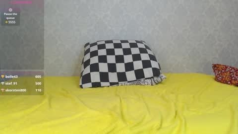 mira_one_ online show from February 3, 7:10 pm