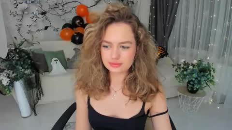 Emma online show from October 28, 7:59 pm