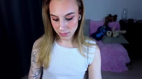 Snapshot of miraraid chatting on October 7, 2:24 pm miraraid online show from October 7, 2:24 pm