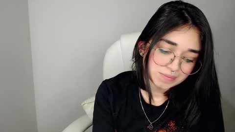 Snapshot of misha__sweet__27 chatting on February 5, 7:39 am misha online show from February 5, 7:39 am