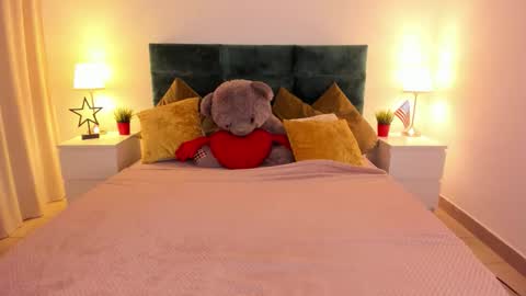 mishapallmer online show from October 19, 8:08 am