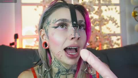miss___angel online show from May 13, 4:05 pm