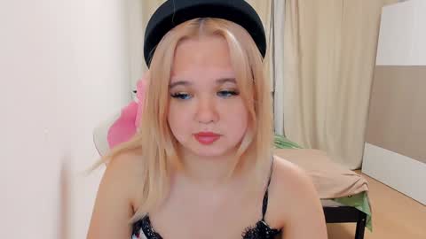 miss__selena online show from December 19, 1:07 am