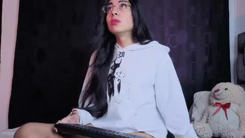 miss_angel0 online show from May 31, 10:47 am