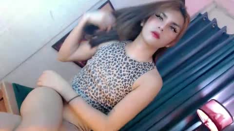 Snapshot of miss_bella69 chatting on October 10, 1:39 pm miss_bella69 online show from October 10, 1:39 pm