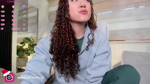 Catalina online show from December 17, 11:50 am