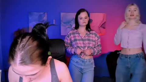 miss_courtney online show from March 13, 10:07 am