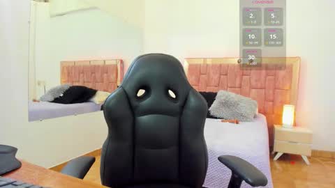 Chryss online show from November 4, 7:37 pm