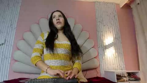 miss_evans_ online show from October 21, 9:18 pm