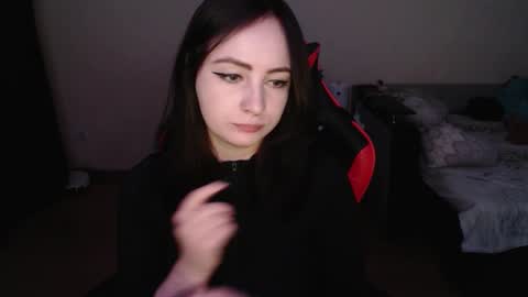 miss_laralynne online show from October 31, 3:45 pm