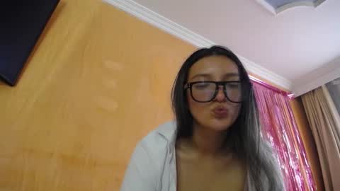 lilieth  online show from December 4, 9:03 pm