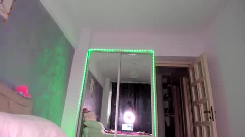 Snapshot of miss_medyson chatting on March 3, 7:43 am miss_medyson online show from March 3, 7:43 am