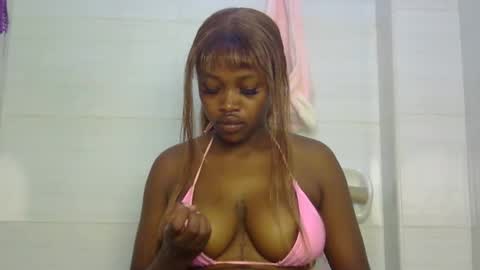 miss_sexyyy online show from December 15, 11:39 am