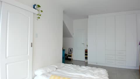 Alexandra Thorn online show from October 16, 1:33 pm