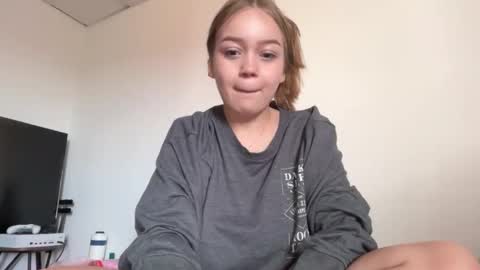 Ameliahs online show from October 25, 3:23 pm