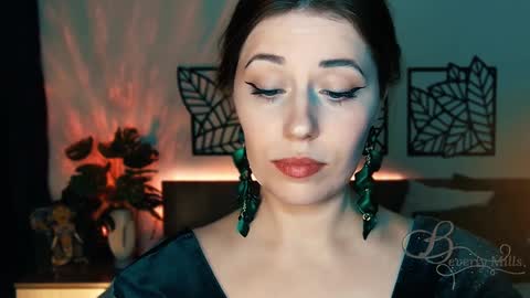 The divine Beverly online show from January 24, 6:25 pm