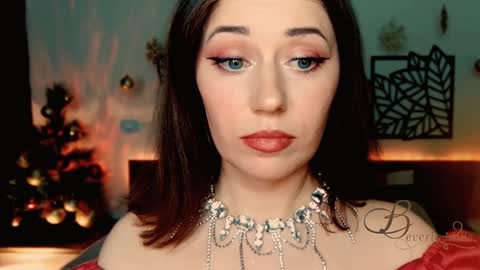 The divine Beverly online show from December 25, 8:17 pm