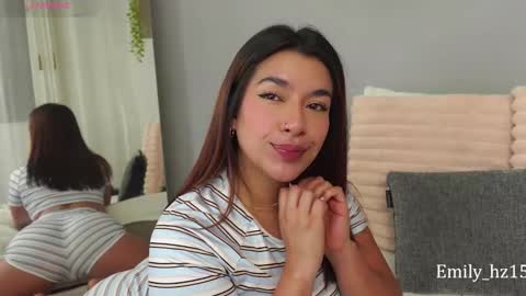 Snapshot of missemily_11 chatting on October 7, 8:54 am Yuliana online show from October 7, 8:54 am