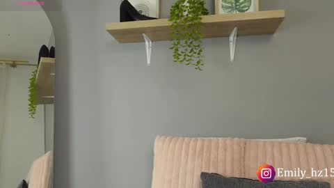 Snapshot of missemily_11 chatting on October 16, 10:04 am Yuliana online show from October 16, 10:04 am