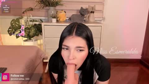 Snapshot of missesmeralda chatting on October 2, 10:19 pm Julieta Arboleda but i like call me esme online show from October 2, 10:19 pm