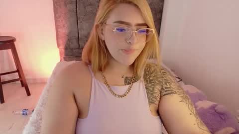 missevans_ online show from March 10, 3:44 am