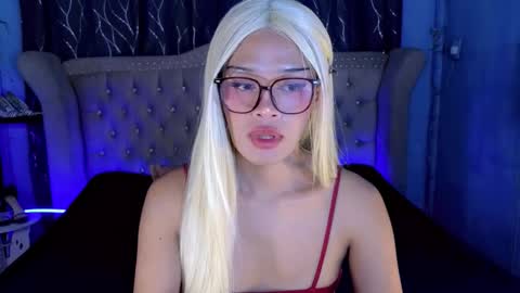 im your queen steffie online show from March 4, 9:50 am