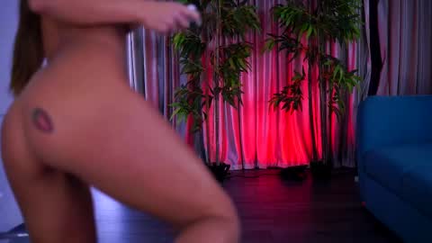 misskiarra online show from March 6, 5:24 am