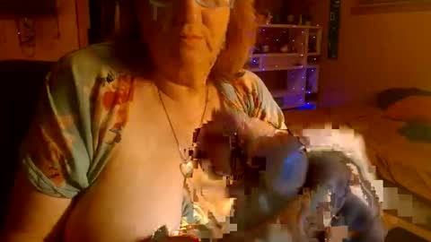 Snapshot of misskittyfox chatting on October 19, 5:12 am MissKittyFox online show from October 19, 5:12 am