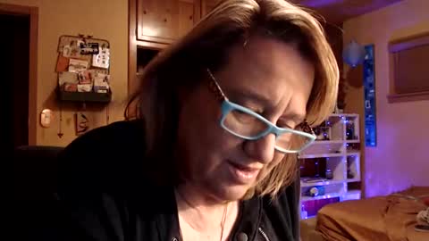 Snapshot of misskittyfox chatting on January 13, 5:12 am MissKittyFox online show from January 13, 5:12 am
