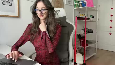 misslalii online show from May 10, 12:44 pm