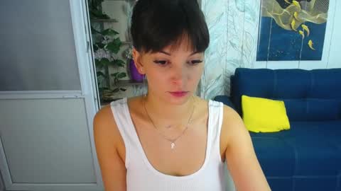 Snapshot of misslauraslim chatting on October 8, 7:14 am MissLaura online show from October 8, 7:14 am