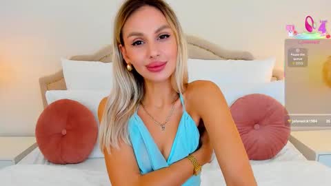 Snapshot of misslou_ chatting on October 18, 6:28 am Lou online show from October 18, 6:28 am