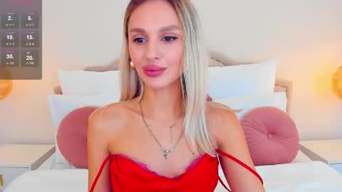 Snapshot of misslou_ chatting on October 16, 6:02 am Lou online show from October 16, 6:02 am