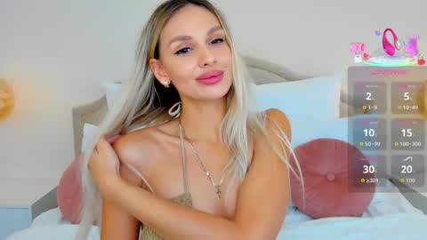 Snapshot of misslou_ chatting on September 30, 5:29 am Lou online show from September 30, 5:29 am