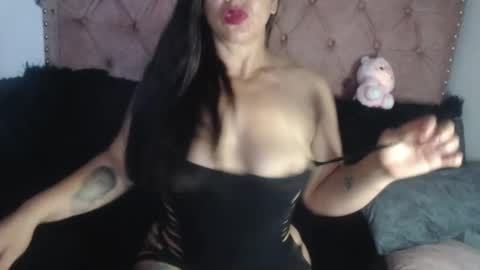 Snapshot of misslucyy1 chatting on October 8, 11:43 pm luccy online show from October 8, 11:43 pm