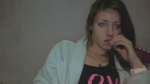 Snapshot of missmeandre chatting on December 19, 6:56 pm 4bdn couple online show from December 19, 6:56 pm