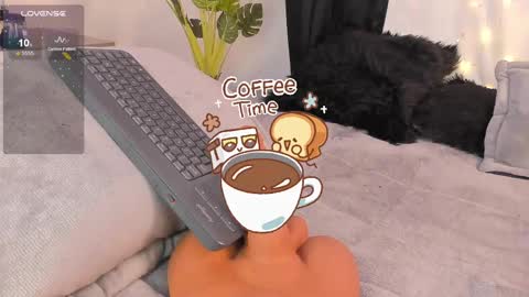 Alejandra  online show from March 5, 1:06 pm